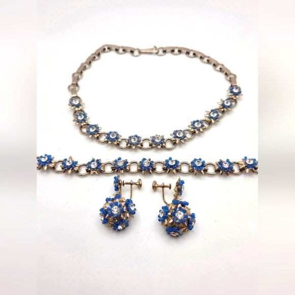 Vintage Midcentury silver tone with Blue Resin flowers necklace - Picture 2 of 5